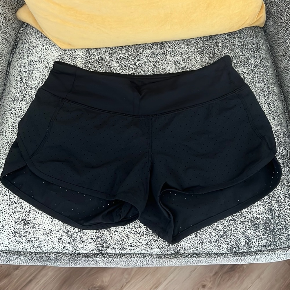 Lululemon Speed Up low rise short 2.5 inch